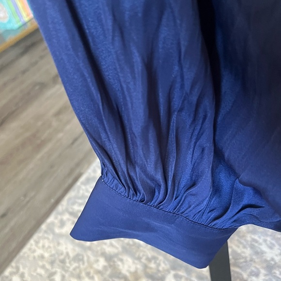 Lilly Pulitzer NWT Maisel Long Balloon Sleeve Top w Gold Buttons, Navy, M - Picture 4 of 8